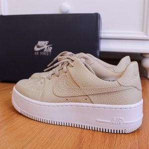 Nike Air Force 1 Sage Low 2 in Desert Ore